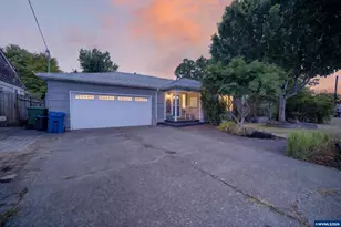 1032 23rd St NE, Salem, OR 97301 - Photo 3