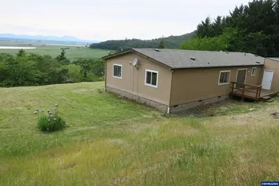 36298 Blueberry Dr, Lebanon, OR 97355 - Photo 1