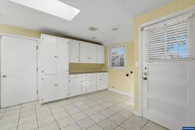 387 SW Court St, Dallas, OR 97338 - Photo 15