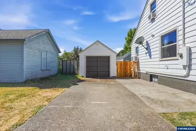 489 D St, Independence, OR 97351 - Photo 37