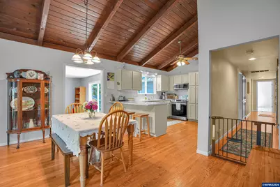 325 Ash St, Silverton, OR 97381 - Photo 13