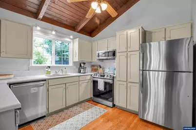 325 Ash St, Silverton, OR 97381 - Photo 19
