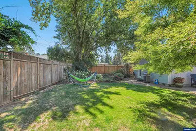 325 Ash St, Silverton, OR 97381 - Photo 5