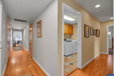 325 Ash St, Silverton, OR 97381 - Photo 29