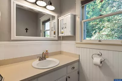 990 Taylor St, Mount Angel, OR 97362 - Photo 15