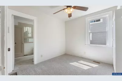 1640 5th St NE, Salem, OR 97301 - Photo 9