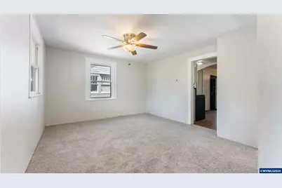 1640 5th St NE, Salem, OR 97301 - Photo 7