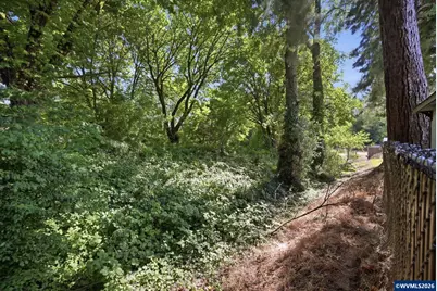 2800 Dahlia Ln, Eugene, OR 97404 - Photo 35