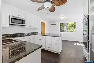2800 Dahlia Ln, Eugene, OR 97404 - Photo 11