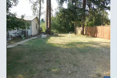 341 Locust St, Lyons, OR 97360 - Photo 21