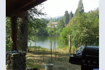 341 Locust St, Lyons, OR 97360 - Photo 17