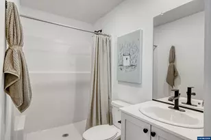 561 Spring Bl, Woodburn, OR 97071 - Photo 25
