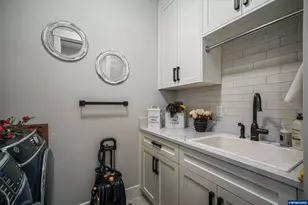 486 NW Coast Mountain Dr, Dallas, OR 97338 - Photo 17