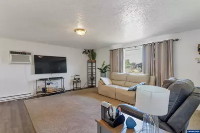 815 N 4th St, Aumsville, OR 97325 - Photo 9