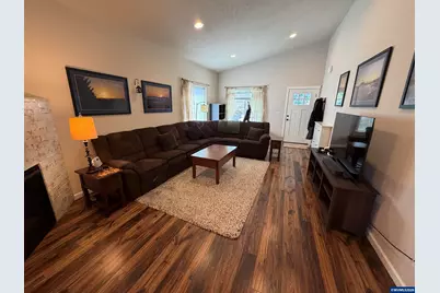 2955 NW Hemlock Ln, Redmond, OR 97756 - Photo 5