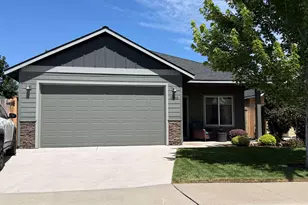 2955 NW Hemlock Ln, Redmond, OR 97756 - Photo 3