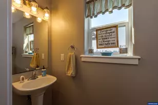 1198 Filbert St, Jefferson, OR 97352 - Photo 11