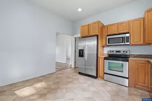 208 N 15th St, Philomath, OR 97370 - Photo 7