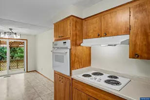 970 NW Cypress Ave, Corvallis, OR 97330 - Photo 9
