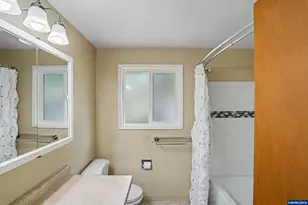 970 NW Cypress Ave, Corvallis, OR 97330 - Photo 21
