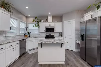 4889 Whitewater St NE, Salem, OR 97305 - Photo 9