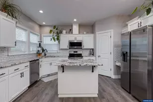 4889 Whitewater St NE, Salem, OR 97305 - Photo 9