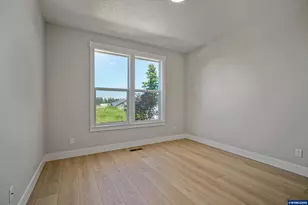 6672 Maddie Nichole St SE, Salem, OR 97306 - Photo 7