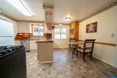 6776 Rochester St NE, Salem, OR 97305 - Photo 13
