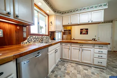 6776 Rochester St NE, Salem, OR 97305 - Photo 9