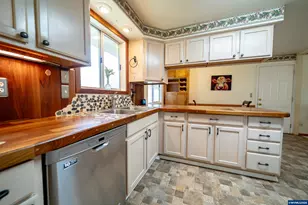 6776 Rochester St NE, Salem, OR 97305 - Photo 9