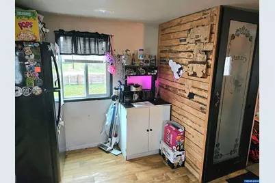 1817 Vine St, Sweet Home, OR 97386 - Photo 13