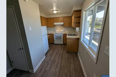 1207 D St NE, Salem, OR 97301 - Photo 3