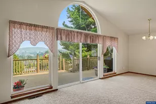 2451 SW Maplewood Dr, Dallas, OR 97338 - Photo 5