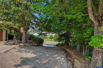2451 SW Maplewood Dr, Dallas, OR 97338 - Photo 15