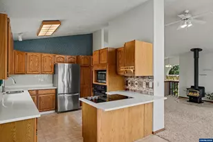 2451 SW Maplewood Dr, Dallas, OR 97338 - Photo 21