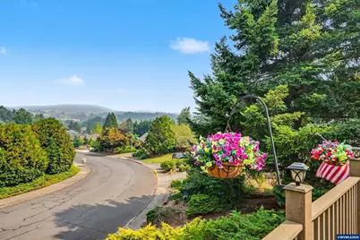 2451 SW Maplewood Dr, Dallas, OR 97338 - Photo 17