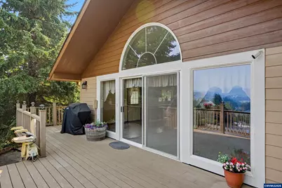 2451 SW Maplewood Dr, Dallas, OR 97338 - Photo 11