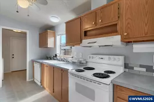 1015 Oak St, Silverton, OR 97381 - Photo 11