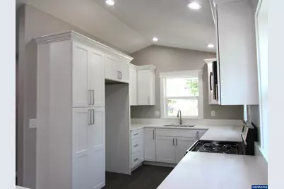 73 Park St, Lebanon, OR 97355 - Photo 7
