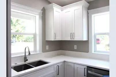 73 Park St, Lebanon, OR 97355 - Photo 5