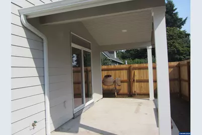 73 Park St, Lebanon, OR 97355 - Photo 17