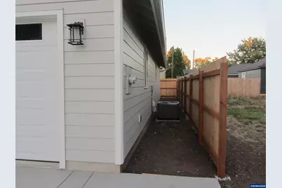 73 Park St, Lebanon, OR 97355 - Photo 21
