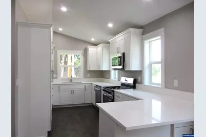 73 Park St, Lebanon, OR 97355 - Photo 5