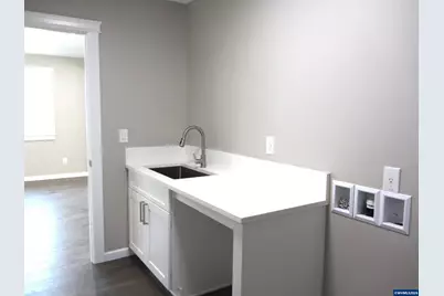 73 Park St, Lebanon, OR 97355 - Photo 11