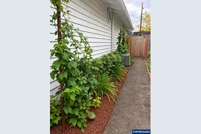 1424 Rainier Rd, Woodburn, OR 97071 - Photo 35