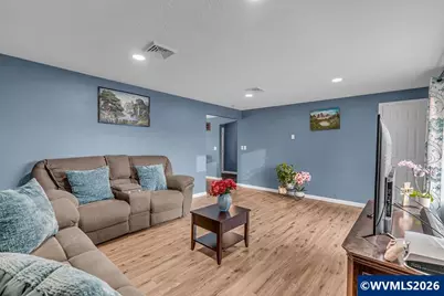 733 Meadowlawn Dr SE, Salem, OR 97317 - Photo 15