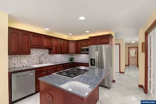 534 NE South Shore Rd, Portland, OR 97211 - Photo 13