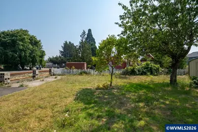 215 N Polk St, Independence, OR 97351 - Photo 33