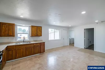 215 N Polk St, Independence, OR 97351 - Photo 9