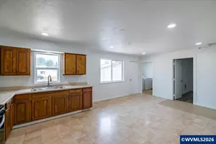 215 N Polk St, Independence, OR 97351 - Photo 9